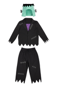 Camiseta negra, pantalón negro y tocado verde del disfraz de monstruo sobre fondo blanco
