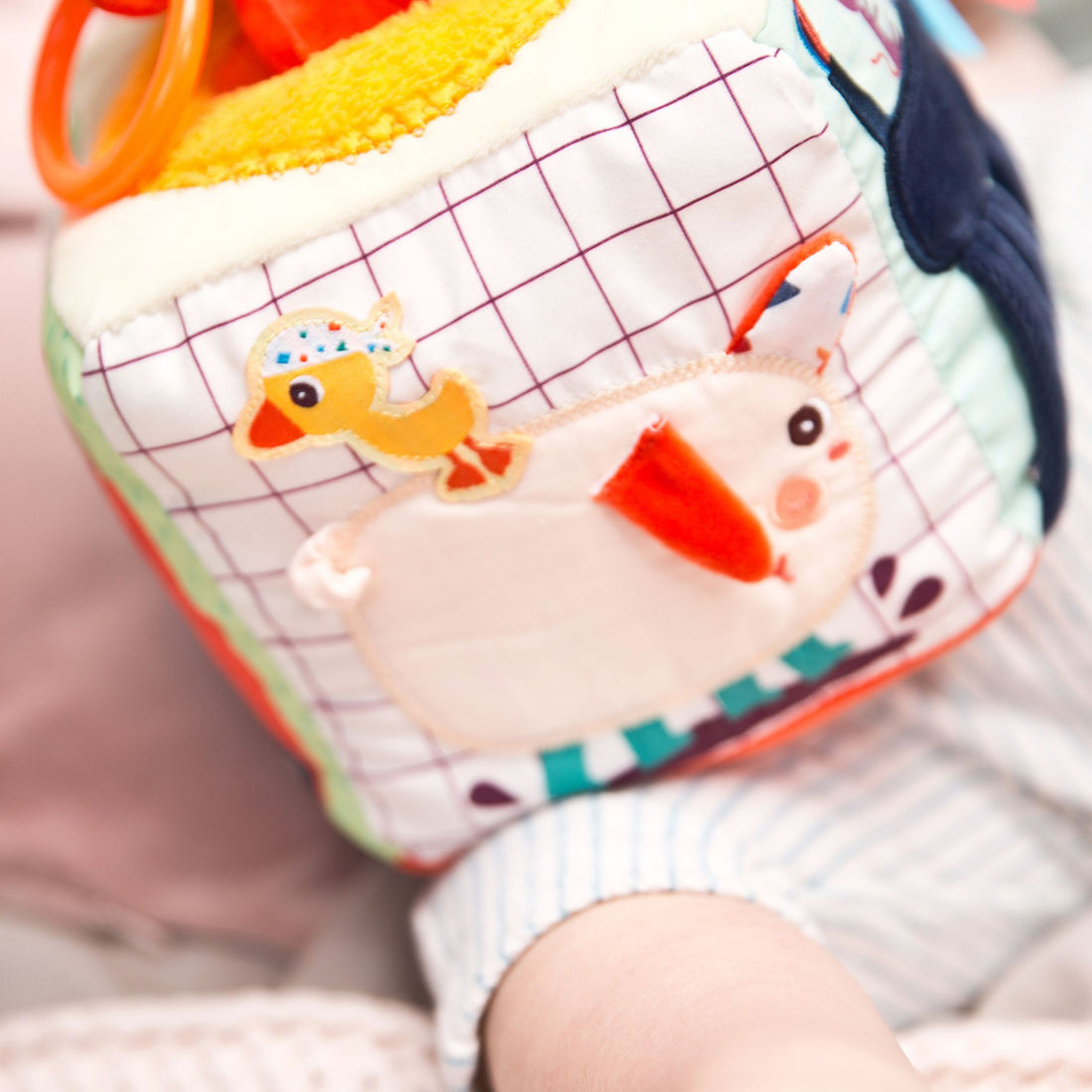 Cubo Actividades con Sonidos Granja Lilluputiens